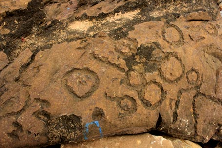 Những[-]hòn[-]đá[-]bí[-]ẩn[-]bên[-]thủy[-]điện[-]Sơn[-]La